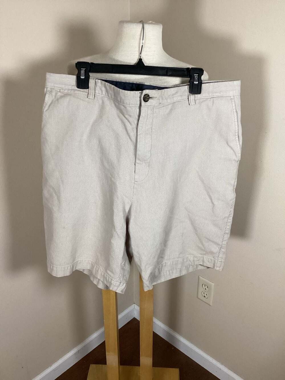Johnston & Murphy Men's Beige Textured Flat Front Shorts Size 38